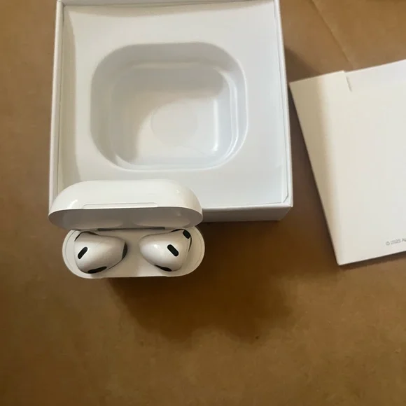 Apple White Earbud Headphones